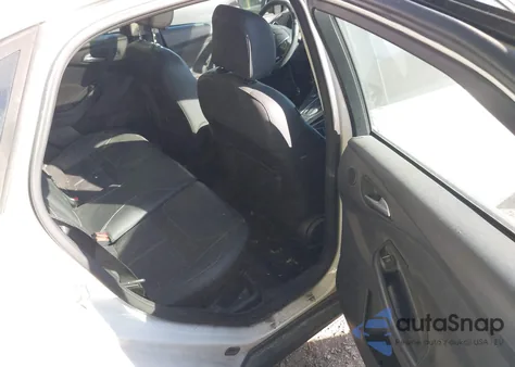 2015 Ford Focus Titanium z USA, uszkodzony, nr VIN 1FADP3J23FL383637